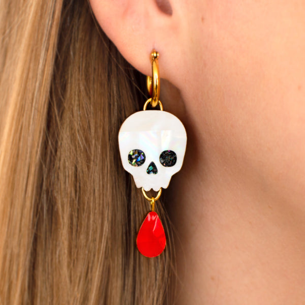 Halloween earrings with pearl skull